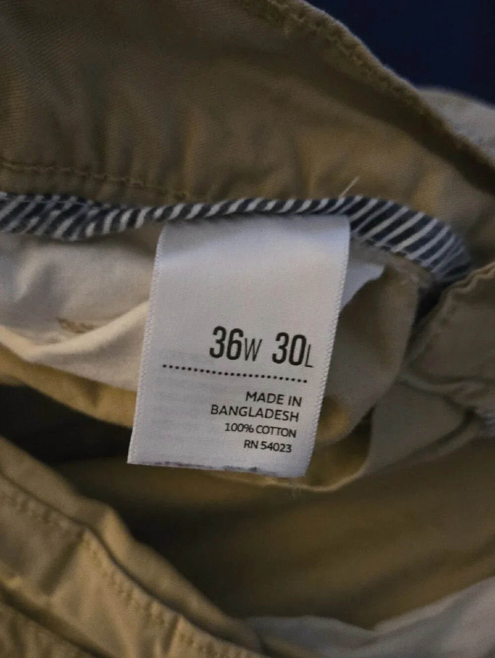 Old Navy Men's Cargo Pants in Khaki 36X30